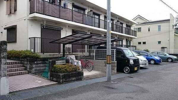 ガーデンハイツ御殿山の駐車場