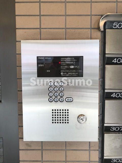 カーサ王塚台のエントランス|落ち着いたエントランスです