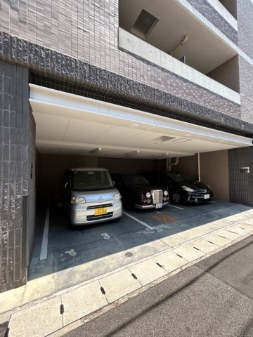 TOYOTOMi STAY　Premium 神戸湊川公園の駐車場
