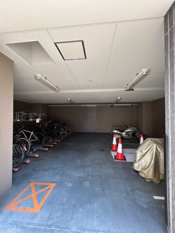 TOYOTOMi STAY　Premium 神戸湊川公園の駐車場