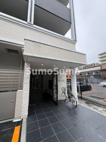 U-ro鶴橋駅前のエントランス|建物の内部です