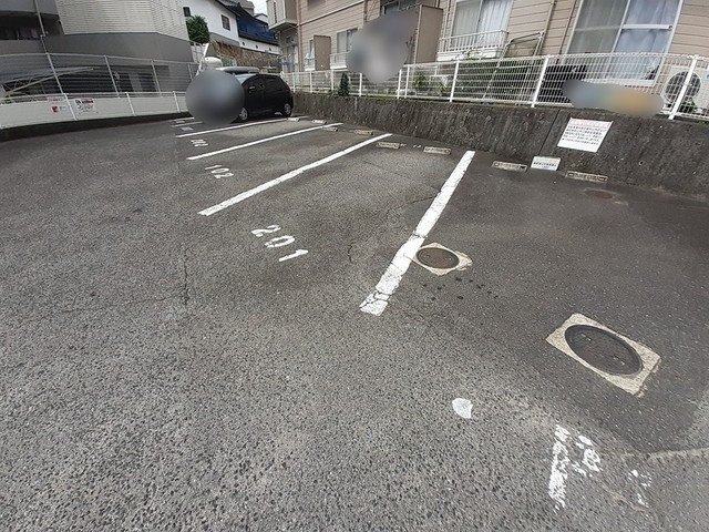 エルディム平田の駐車場|車をお持ちの方に嬉しい駐車場付きの物件です