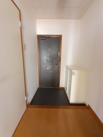 エルディム平田の玄関|収納もある玄関です