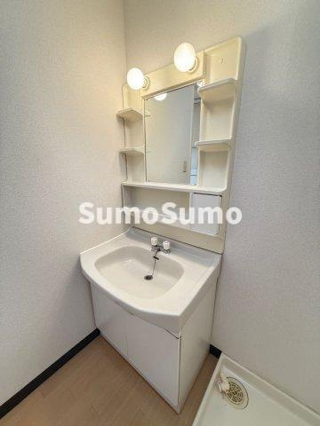 Rhapsody In Redの洗面所