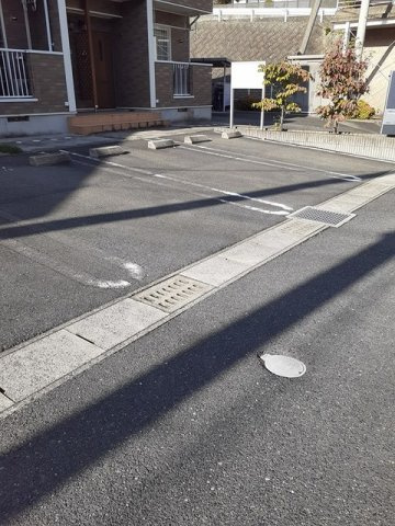 シャトーＫＩＮＫＩ　Ｃの駐車場|駐車場があります