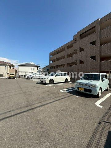 カーサ・デル・ソルの駐車場|カースペースがあります