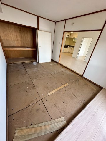 UR武庫川 28号棟の駐車場