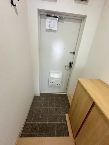 UR武庫川 32号棟の玄関