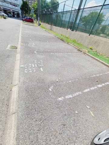 UR武庫川 32号棟の駐車場