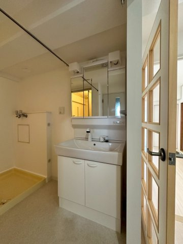 UR武庫川 32号棟の洗面所