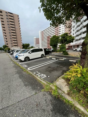 UR武庫川 29号棟の駐車場