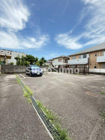エルムハイツの駐車場|駐車場があるので、車を買う予定の方も安心です
