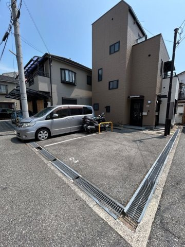 オレスコート板宿の駐車場