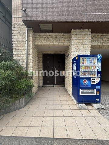 ＲＥＩ難波西のエントランス