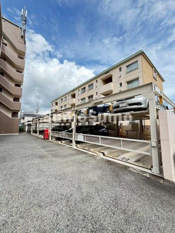オークヒルズ山口の駐車場|駐車場があるので、車を買う予定の方も安心です