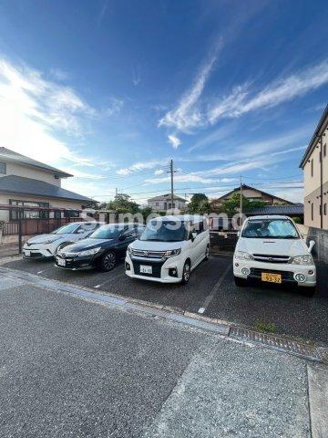 エントピア・イーストの駐車場