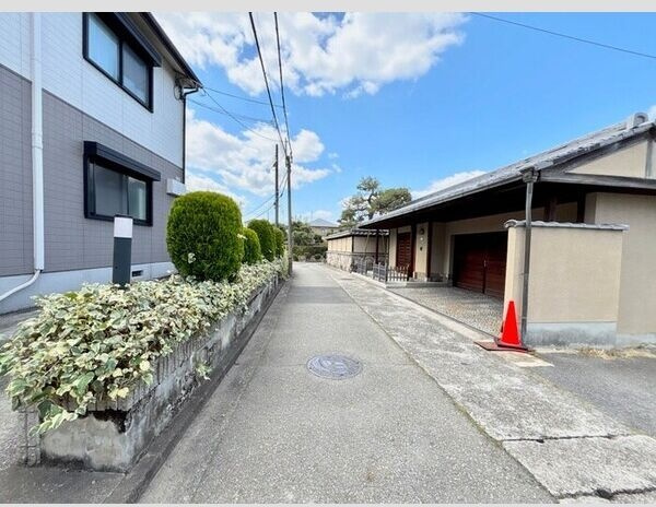 エントピア・イーストの周辺