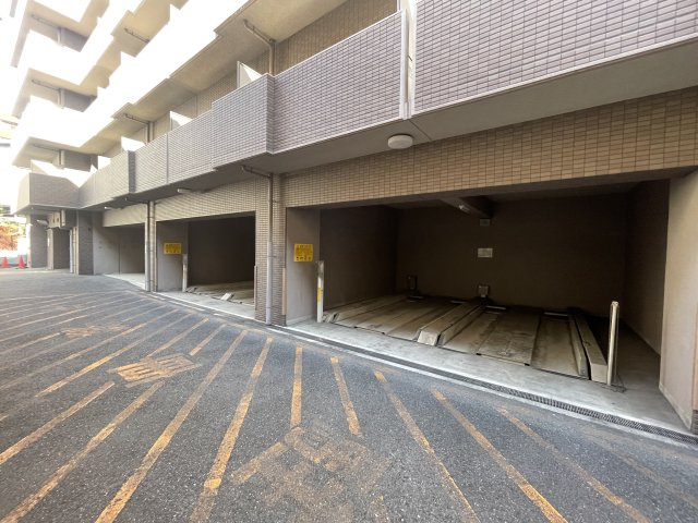 SWISS難波西の駐車場