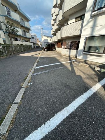 オーナーズマンション明石の駐車場|車をお持ちの方に嬉しい駐車場付きの物件です