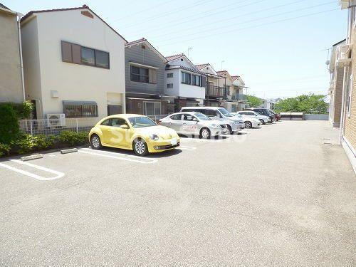 Ｓｕｎｓｅｔ　Ｃｏｕｒｔ　Ⅰの駐車場|カースペースがあります