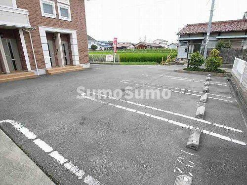 エルバフィオーレの駐車場|駐車場があるので、車を買う予定の方も安心です