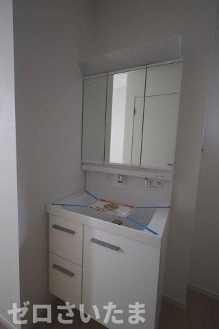 《仲介手数料無料》岩槻区東岩槻３丁目2-49新築一戸建てKEIAI GRACEの独立洗面台