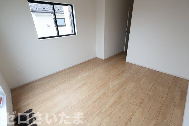 《仲介手数料無料》岩槻区東岩槻３丁目2-49新築一戸建てKEIAI GRACEの洋室