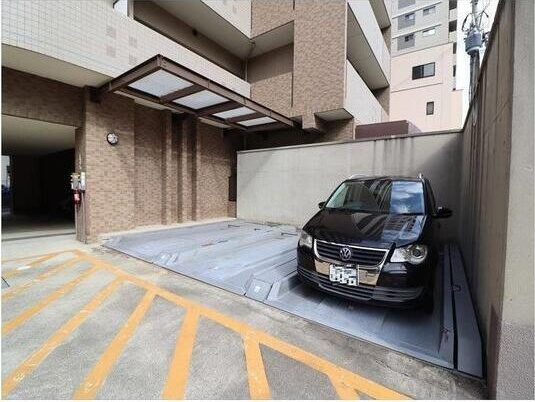 エンゼラート明石の駐車場