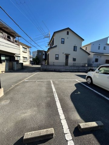エル ビエントの駐車場