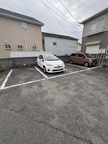 ガーデンハウスカローサの駐車場