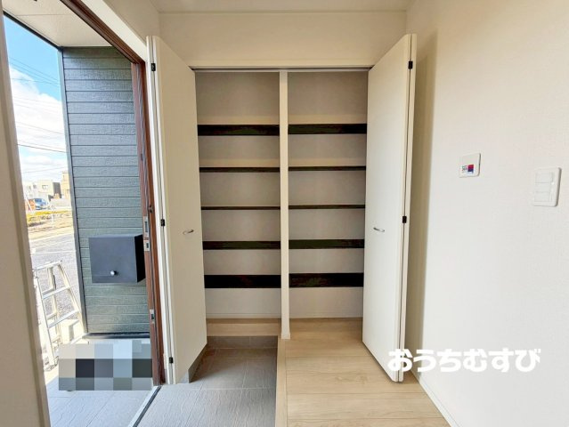 小牧市二重堀中屋敷(全7棟)の玄関