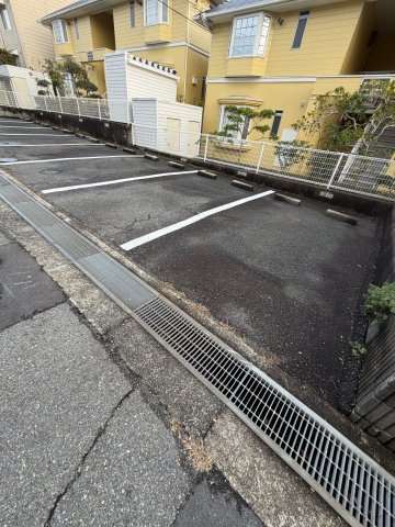 ガーデンハウス東落合5号棟の駐車場