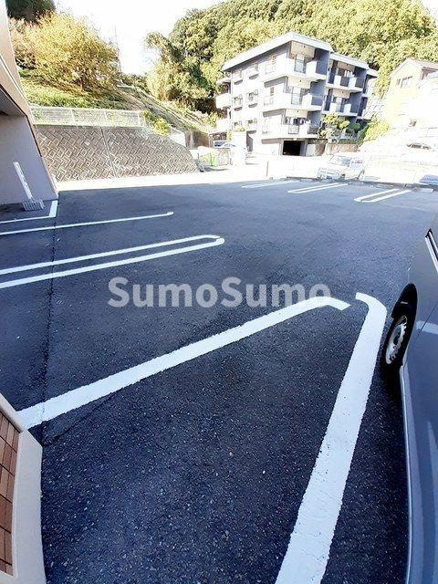 ガーデンコートの駐車場