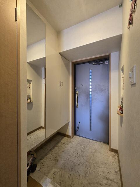 ポレスター潮新町の玄関