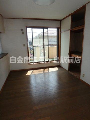 坂戸市中富町中古戸建の洋室