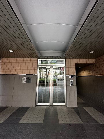アクティ江之子島のエントランス