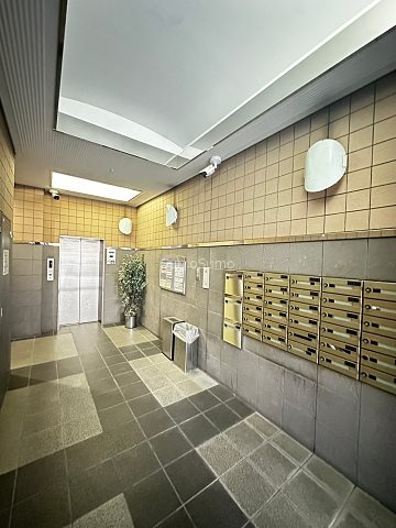 アクティ江之子島のロビー