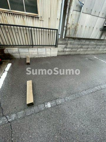 アドバンテージの駐車場