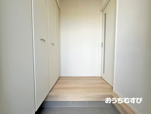 小牧市二重堀中屋敷(全7棟)の玄関