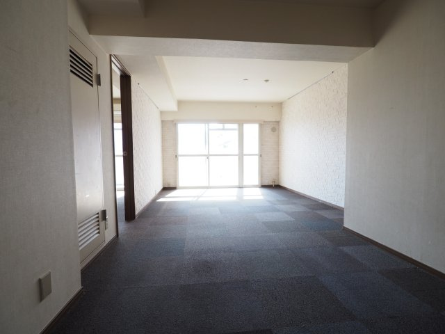 南西向きにつき、陽当たり良好です。