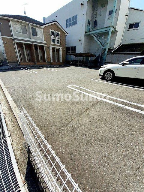 グレース弐番館の駐車場