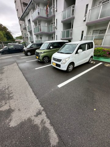 グリーンヒル名谷の駐車場