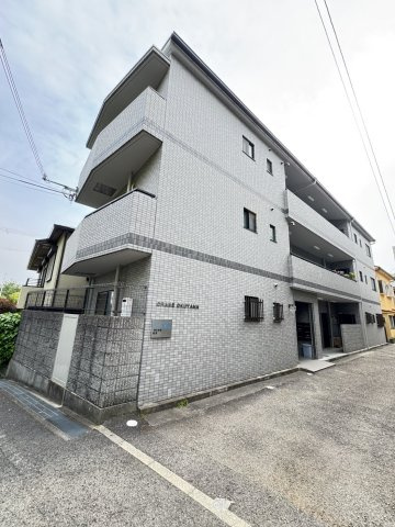 クレーン奥山の外観