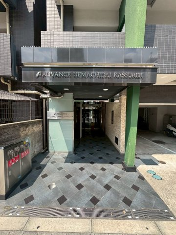 アドバンス上町台ラシュレのエントランス