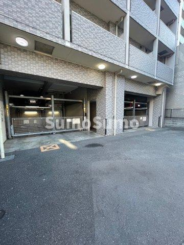 アーバンフラッツ上町の駐車場