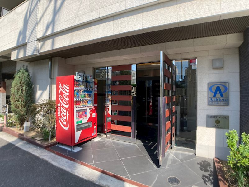 アスリート本町リバーウエストのエントランス