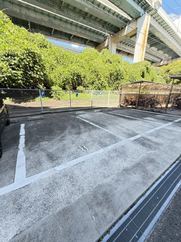 アーバンヴィレッジ学園南の駐車場