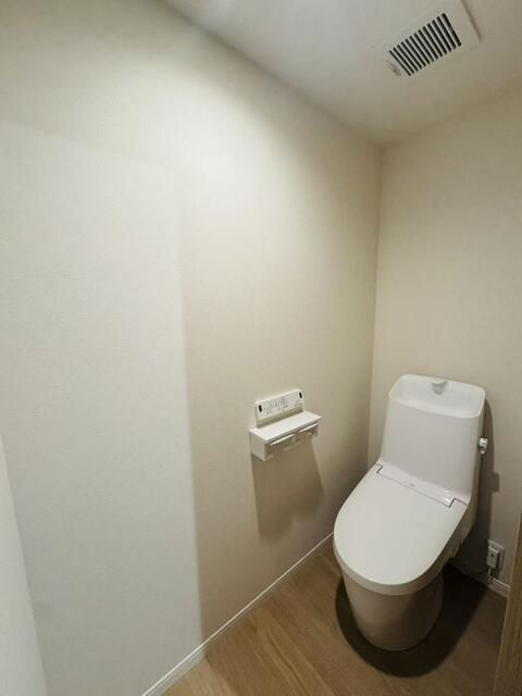 墨田区八広五丁目貸し戸建のトイレ