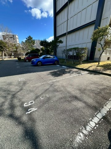 アステム芦屋２―１住棟の駐車場