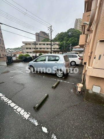 グリーン北塩屋の駐車場|カースペースがあります